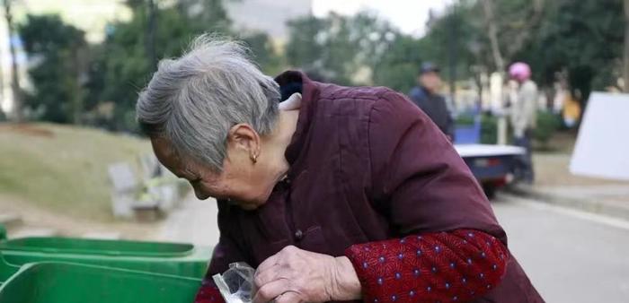 为父母养老时,平摊、独揽还是让父母自己选?这是听过最好的回答